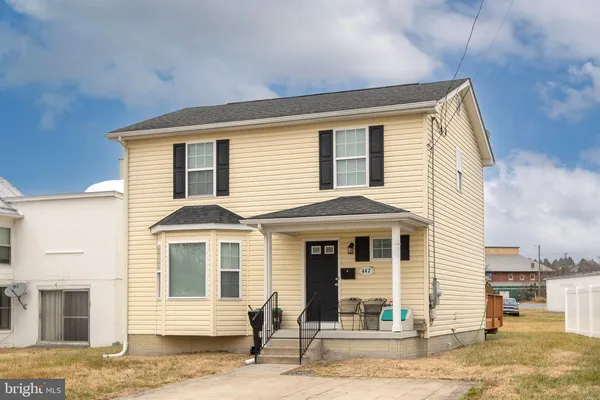 $330,000 | 447 East Queen Street, Strasburg, VA 22657