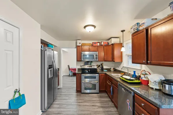 $330,000 | 447 East Queen Street, Strasburg, VA 22657