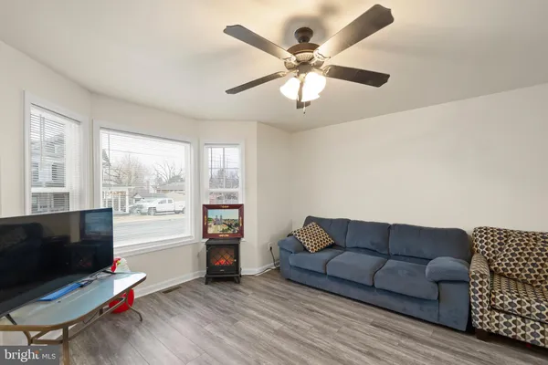 $330,000 | 447 East Queen Street, Strasburg, VA 22657