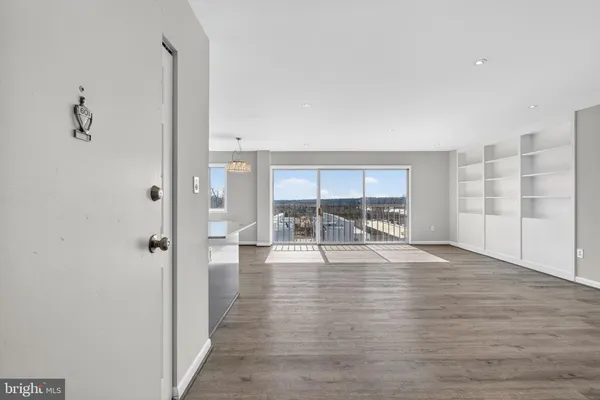$2,700 | 4241 Columbia Pike, Unit 601, Arlington, VA 22204