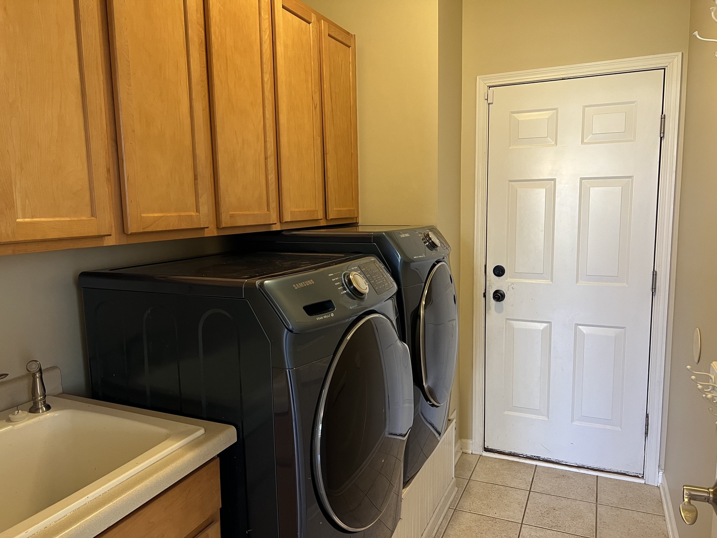 26112 Mapleview Drive Plainfield, IL 60585 - Photo 10 of 28 a utility room with dryer and washer