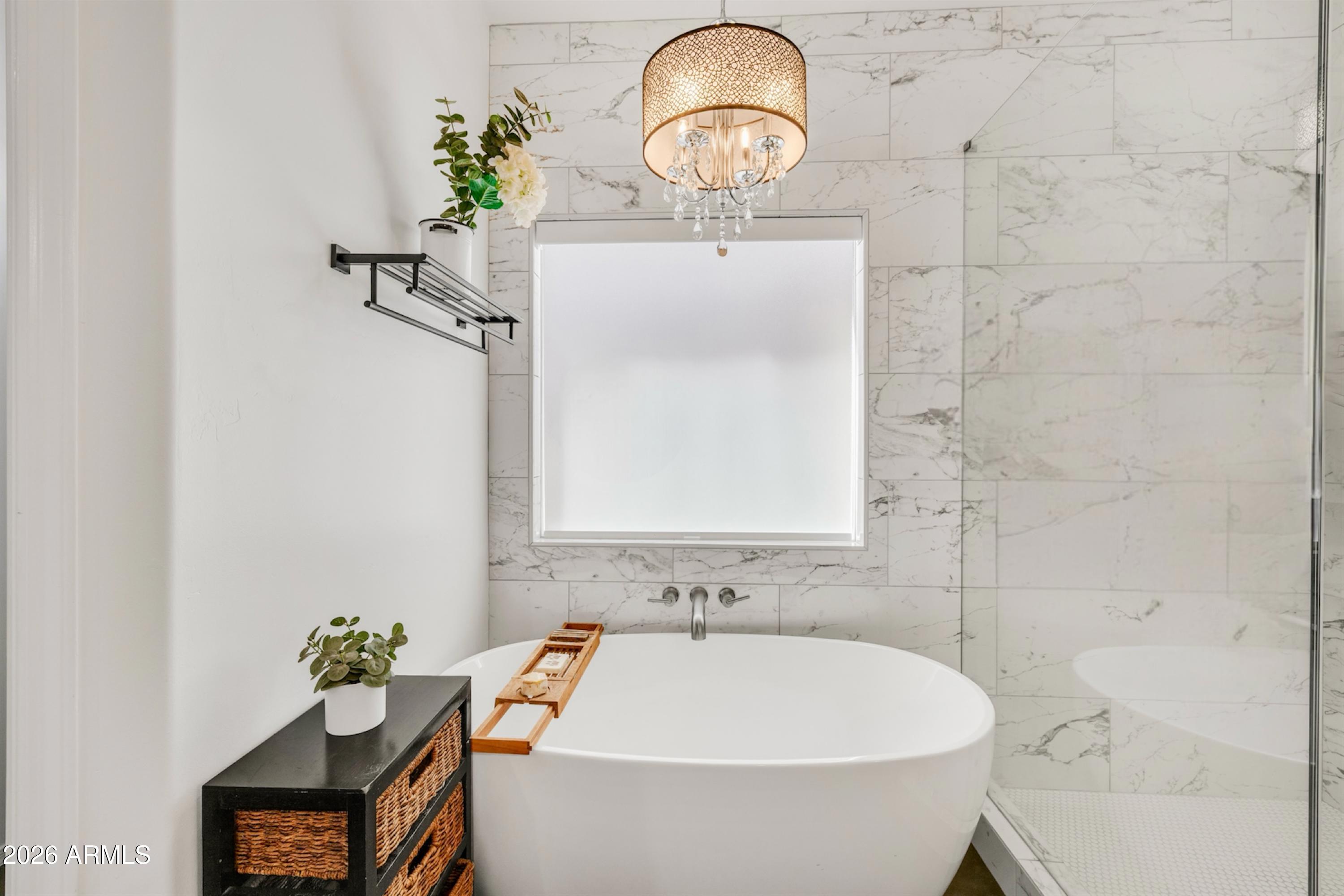 2047 East Victor Road Gilbert, AZ 85296 - Photo 24 of 56 Primary Bathtub