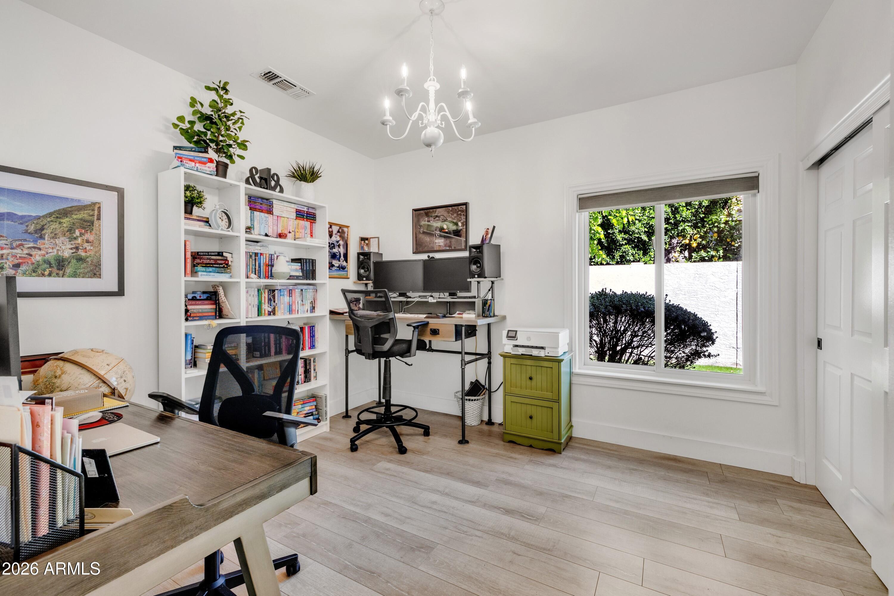 2047 East Victor Road Gilbert, AZ 85296 - Photo 31 of 56 Office / Guest Bedroom 4