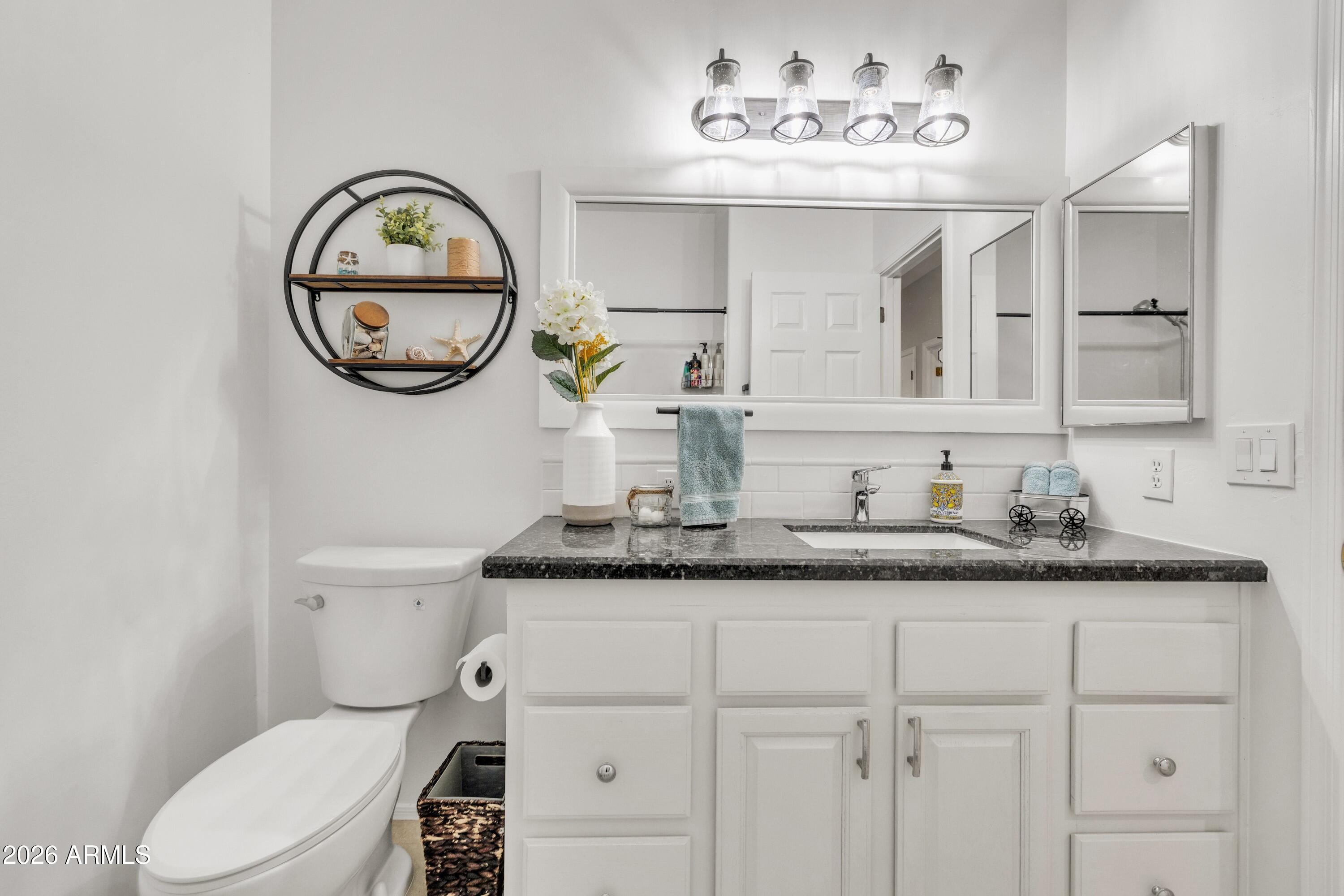 2047 East Victor Road Gilbert, AZ 85296 - Photo 33 of 56 Guest Bathroom
