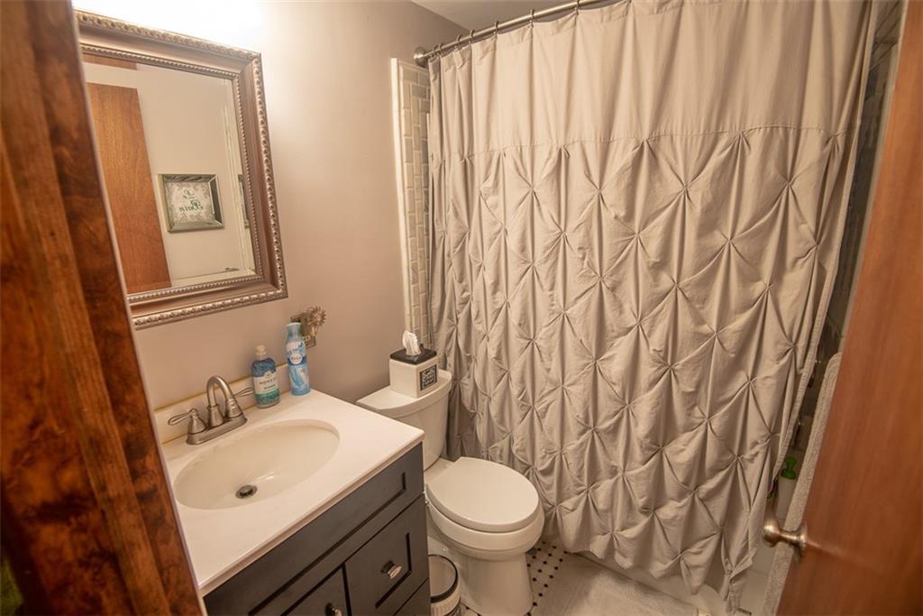 228 Hillendale Road Pittsburgh, PA 15237 - Photo 11 of 25 Updated full bathroom on the main floor.