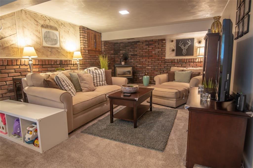 228 Hillendale Road Pittsburgh, PA 15237 - Photo 17 of 25 Large downstairs family room space.