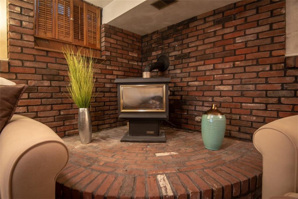 228 Hillendale Road Pittsburgh, PA 15237 - Photo 21 of 25 Gas fireplace in downstairs family room.