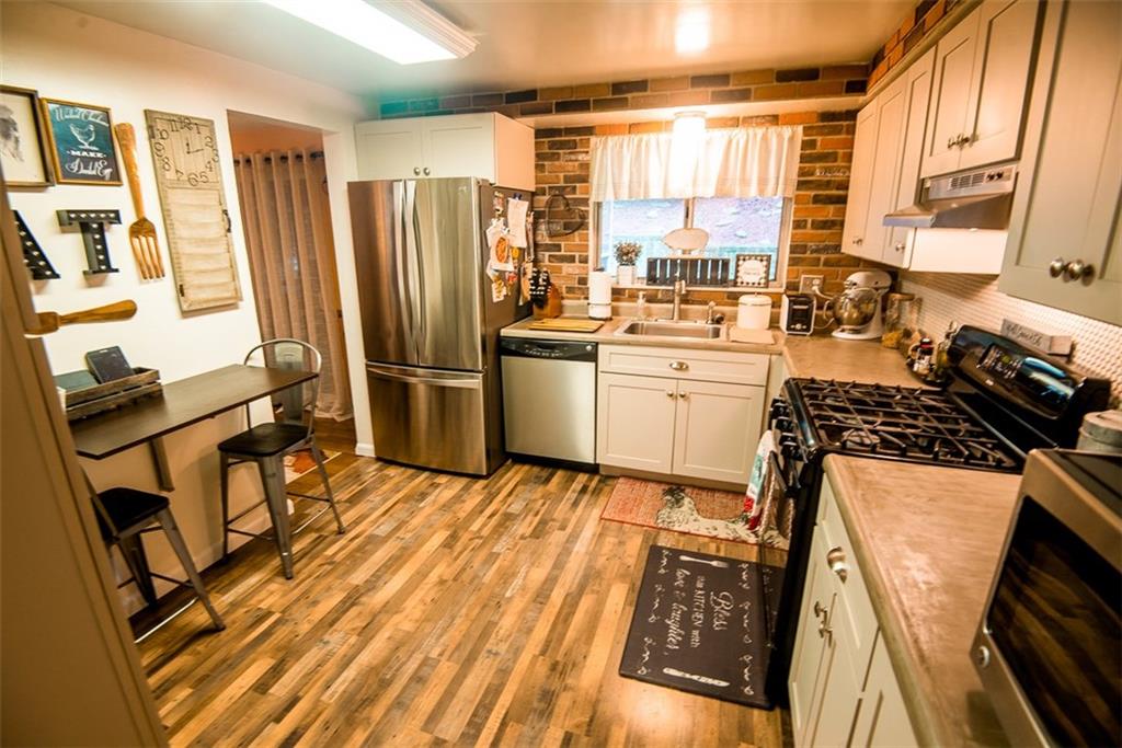 228 Hillendale Road Pittsburgh, PA 15237 - Photo 10 of 25 Spacious, with room for a breakfast nook.