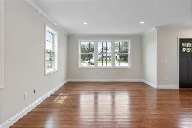 $3,850 | 8 Seabreeze Terrace, Warwick, RI 02886