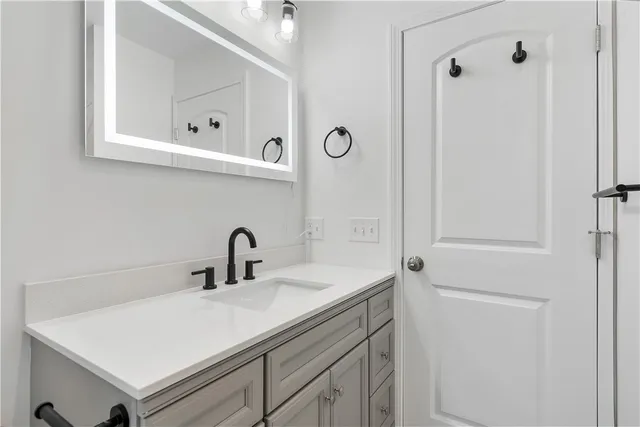 $3,850 | 8 Seabreeze Terrace, Warwick, RI 02886