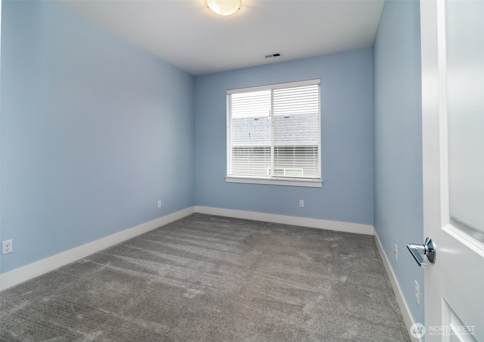 31340 43rd Place Southwest Federal Way, WA 98023 - Photo 19 of 28 an empty room with a window