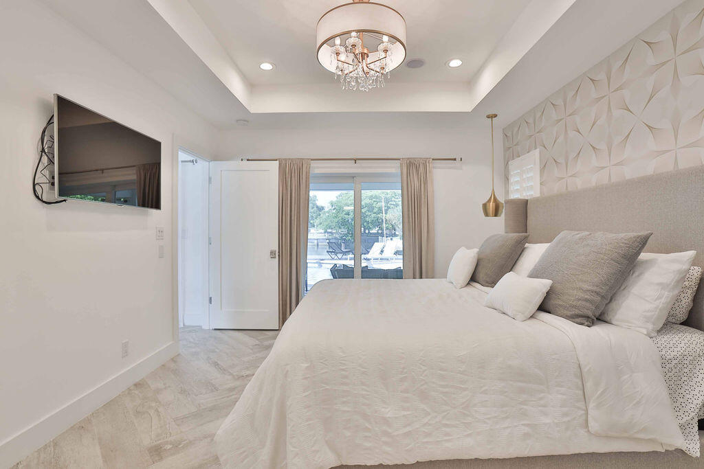 713 Forsyth Street Boca Raton, FL 33487 - Photo 20 of 39 Primary Bed