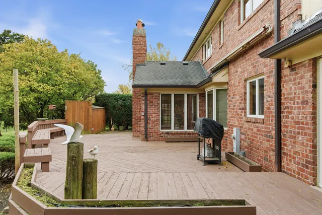 $985,000 | 8261 Lake Ridge Drive, Burr Ridge, IL 60527