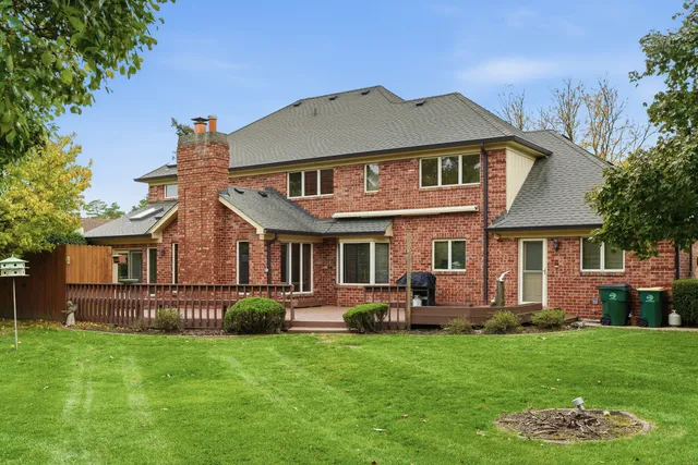 $985,000 | 8261 Lake Ridge Drive, Burr Ridge, IL 60527