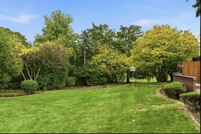 $985,000 | 8261 Lake Ridge Drive, Burr Ridge, IL 60527