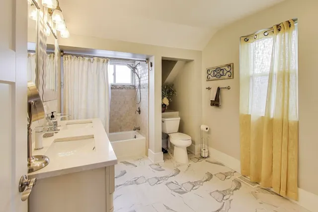 $589,900 | 4633 West Grace Street, Chicago, IL 60641