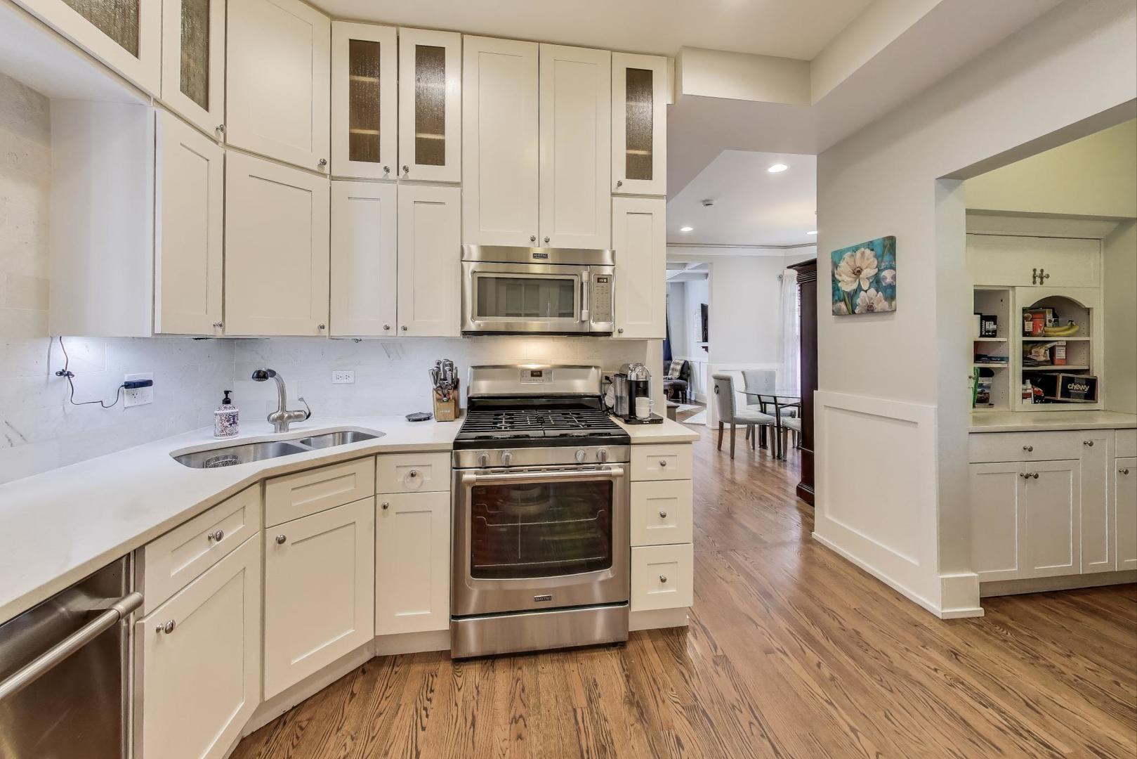 4633 West Grace Street Chicago, IL 60641 - Photo 10 of 35