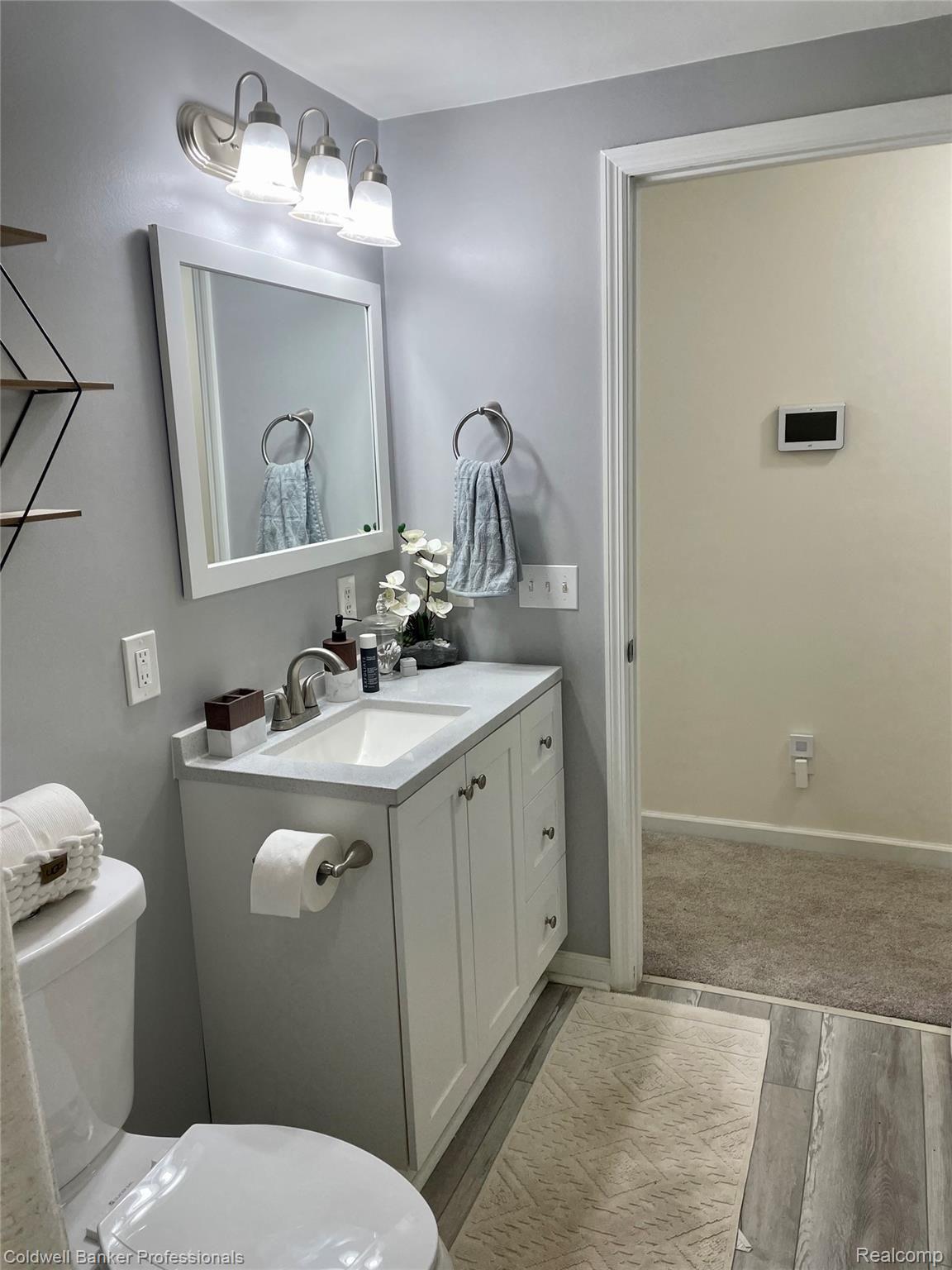 140 South Conklin Road Lake Orion, MI 48362 - Photo 10 of 18 Bath.jpg