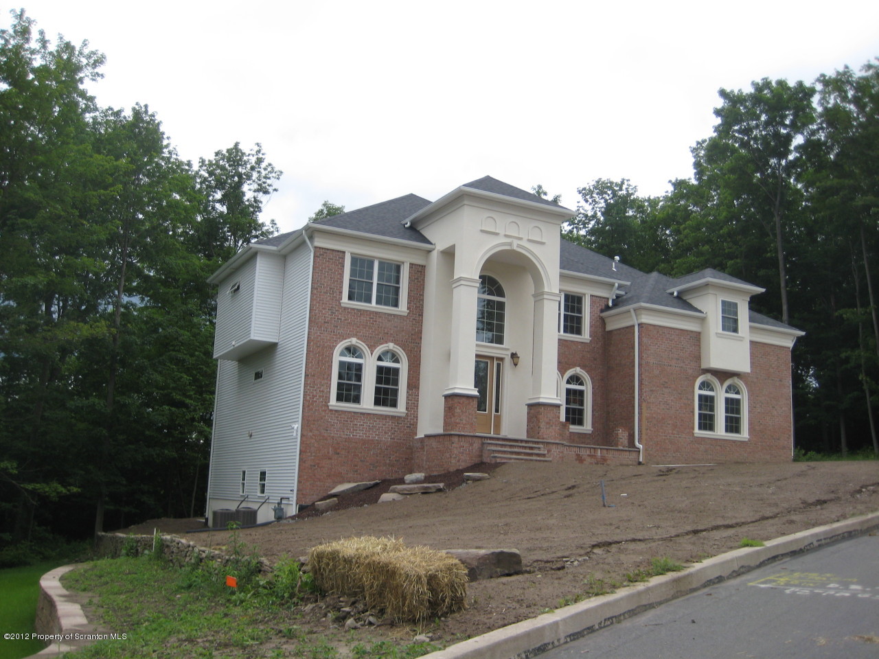 197 Carpenter Hill Road Clarks Summit, PA 18411 - Photo 5 of 26 front