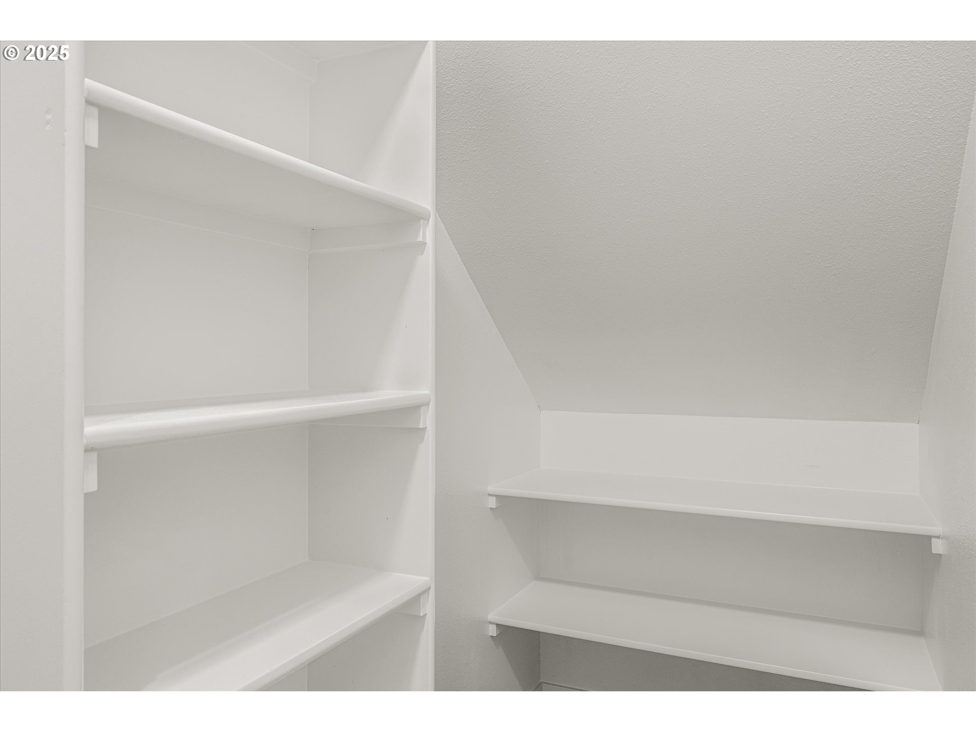 181 Southwest Mawrcrest Avenue Gresham, OR 97030 - Photo 20 of 37 a view of an empty walk in closet