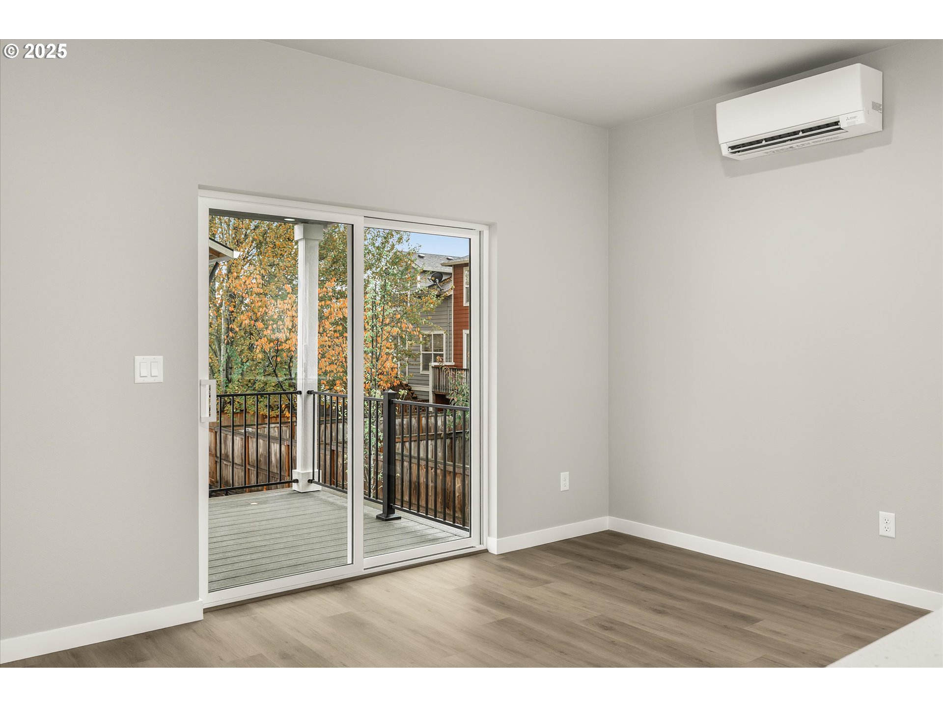 181 Southwest Mawrcrest Avenue Gresham, OR 97030 - Photo 24 of 37 a view of an empty room with glass door