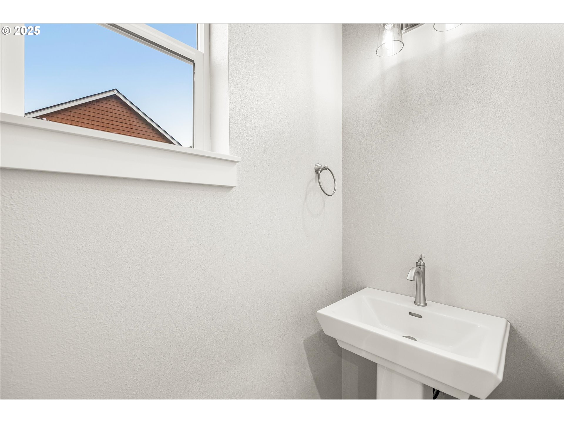 181 Southwest Mawrcrest Avenue Gresham, OR 97030 - Photo 25 of 37 a bathroom with a sink and mirror