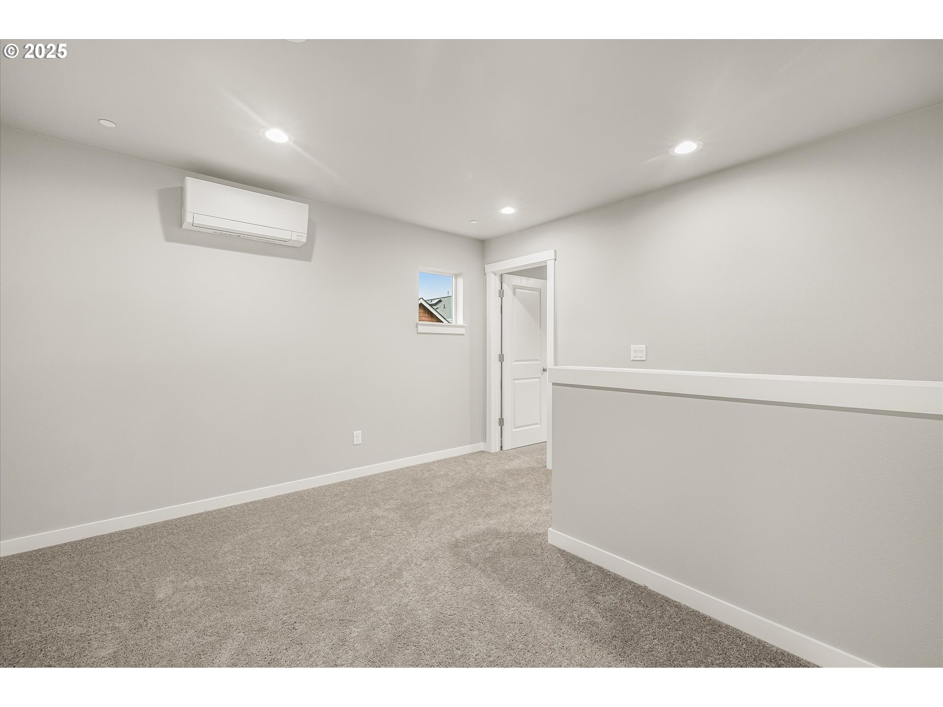 181 Southwest Mawrcrest Avenue Gresham, OR 97030 - Photo 27 of 37 a view of an empty room