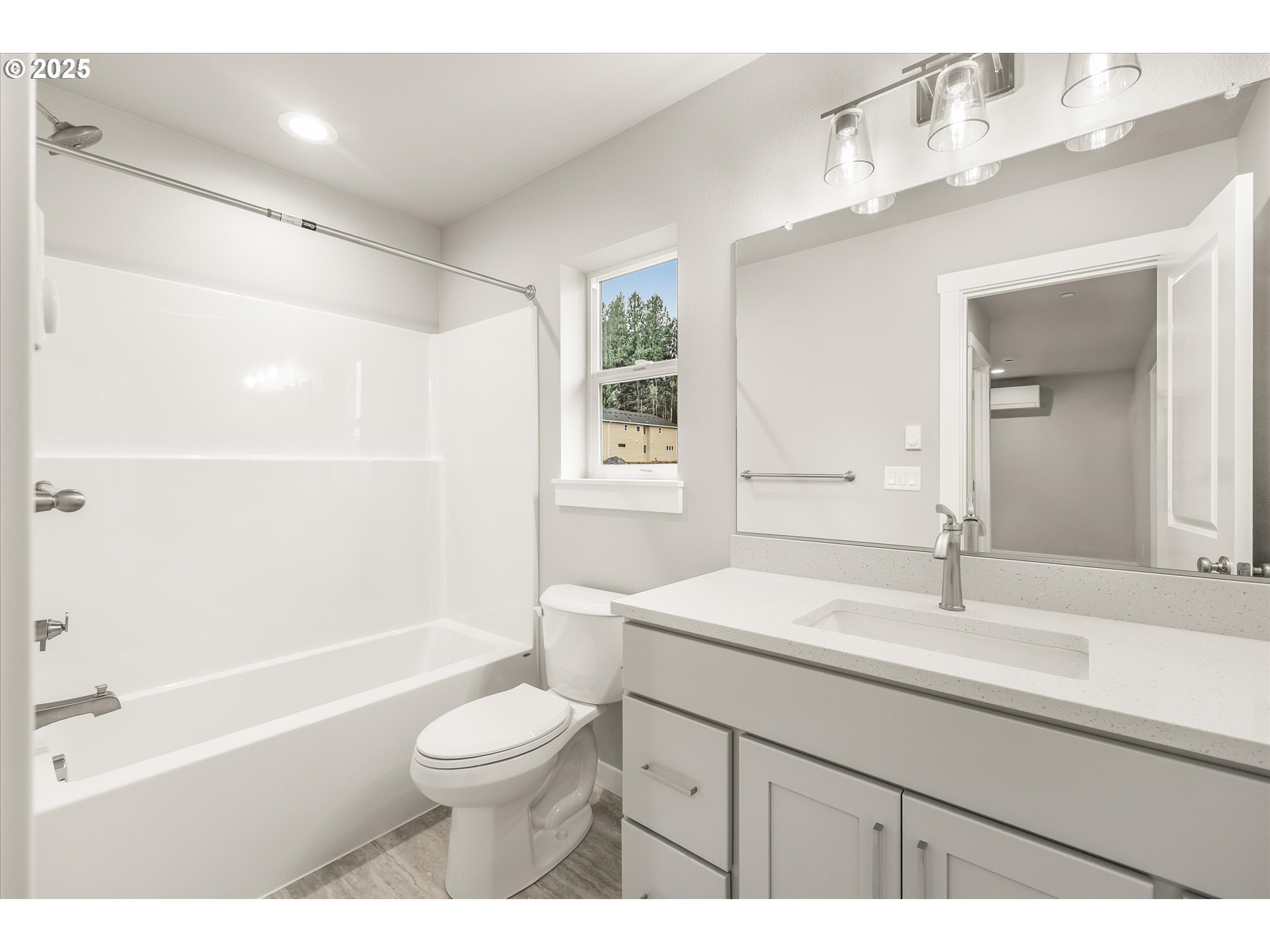 181 Southwest Mawrcrest Avenue Gresham, OR 97030 - Photo 35 of 37 a bathroom with a sink a toilet and a bathtub