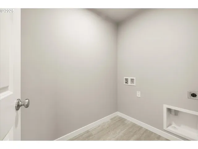 $529,943 | 181 Southwest Mawrcrest Avenue, Gresham, OR 97030