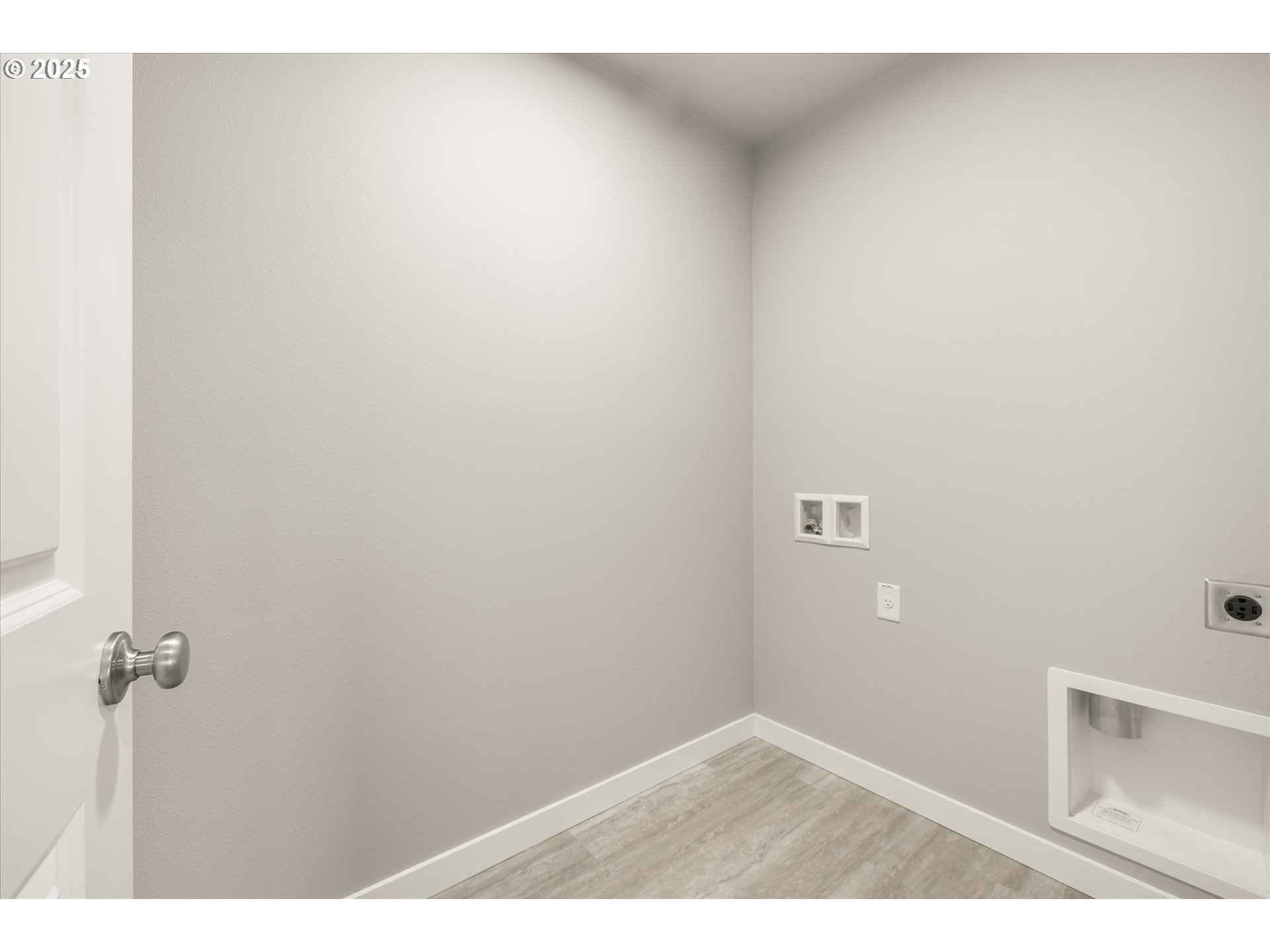 181 Southwest Mawrcrest Avenue Gresham, OR 97030 - Photo 36 of 37 a view of an empty room