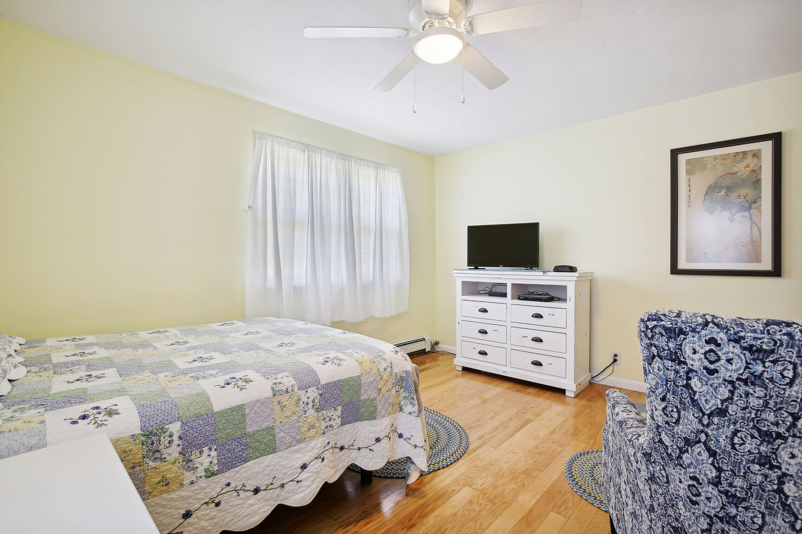 1008 South Mattis Avenue Champaign, IL 61821 - Photo 17 of 25 a bedroom with a bed and flat tv screen