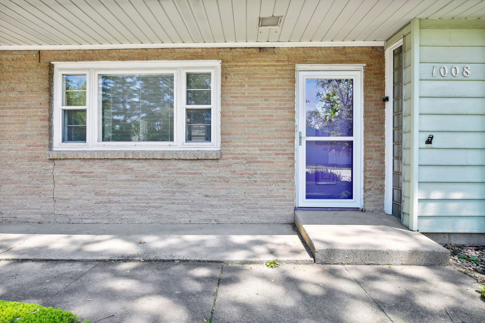 1008 South Mattis Avenue Champaign, IL 61821 - Photo 4 of 25 a view of entrance front of house