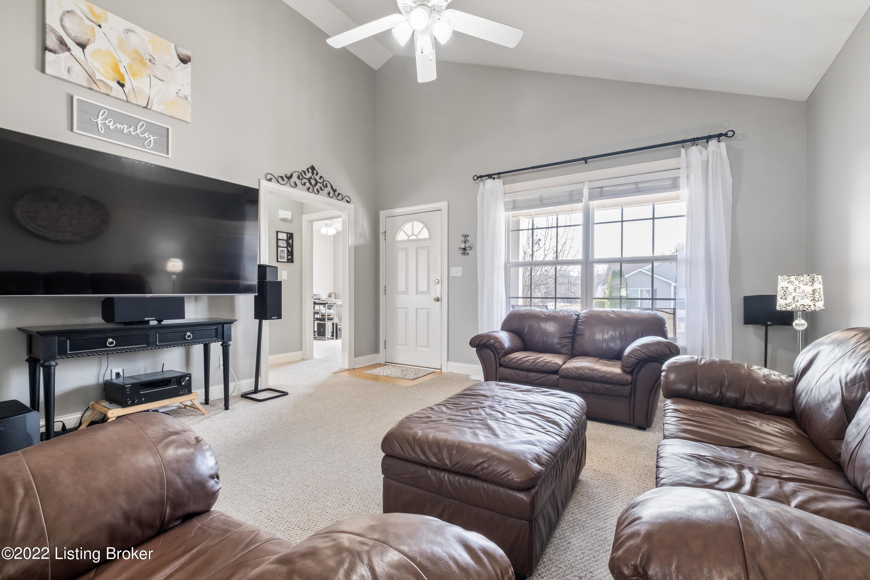 7913 Westbrook Road Louisville, KY 40258 - Photo 4 of 29 Living Room with Vaulted Ceiling