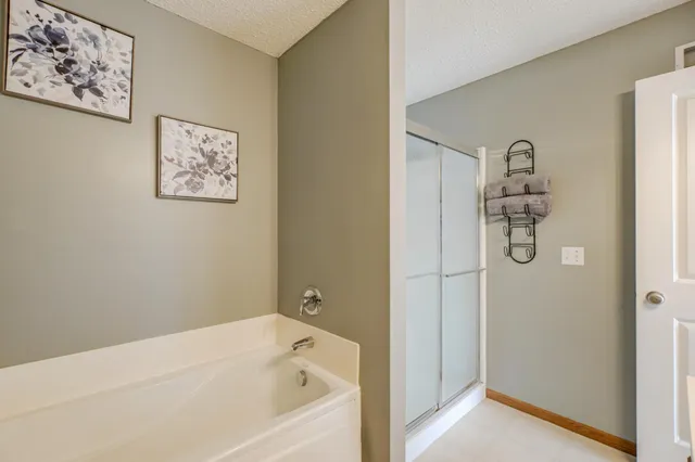 $300,000 | 15444 Foster Drive North, Hugo, MN 55038