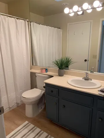 a view of a tennis court