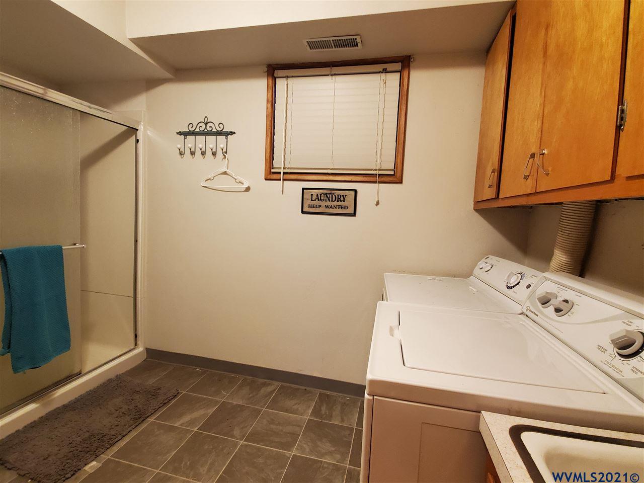 231 Northwest Reed Lane Dallas, OR 97338 - Photo 23 of 41 a utility room with dryer and washer