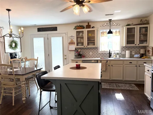 $319,000 | 10918 Fallowfield Drive, Lebanon, IL 62254