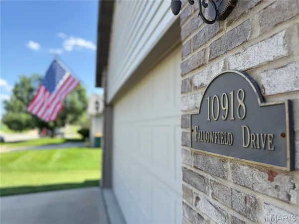 $319,000 | 10918 Fallowfield Drive, Lebanon, IL 62254