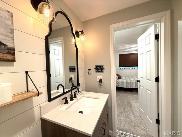 $319,000 | 10918 Fallowfield Drive, Lebanon, IL 62254