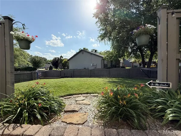 $319,000 | 10918 Fallowfield Drive, Lebanon, IL 62254