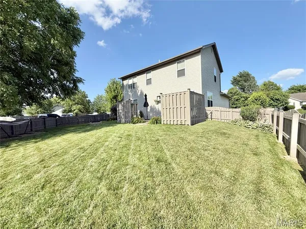 $319,000 | 10918 Fallowfield Drive, Lebanon, IL 62254
