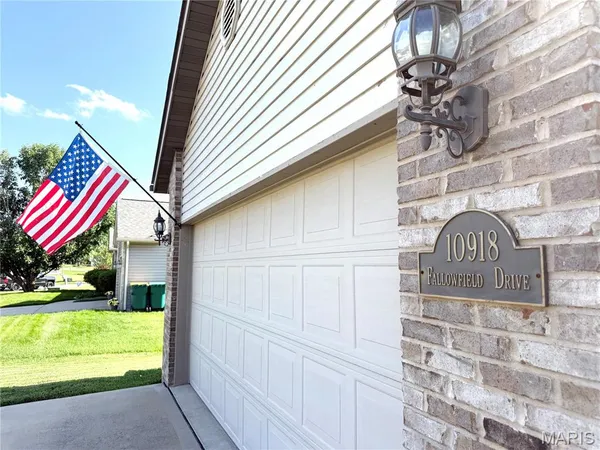 $319,000 | 10918 Fallowfield Drive, Lebanon, IL 62254