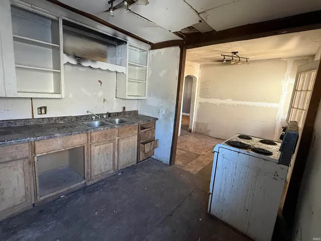 $49,900 | 206 North 3rd Street, Owensville, IN 47665