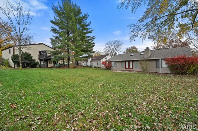 $362,000 | 807 Briarwood Court, Lake St. Louis, MO 63367