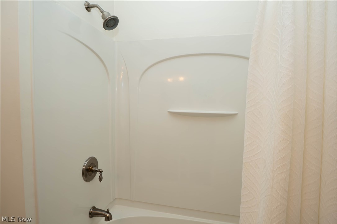 1423 Copley Meadows Drive Akron, OH 44321 - Photo 21 of 31 Full Bathroom