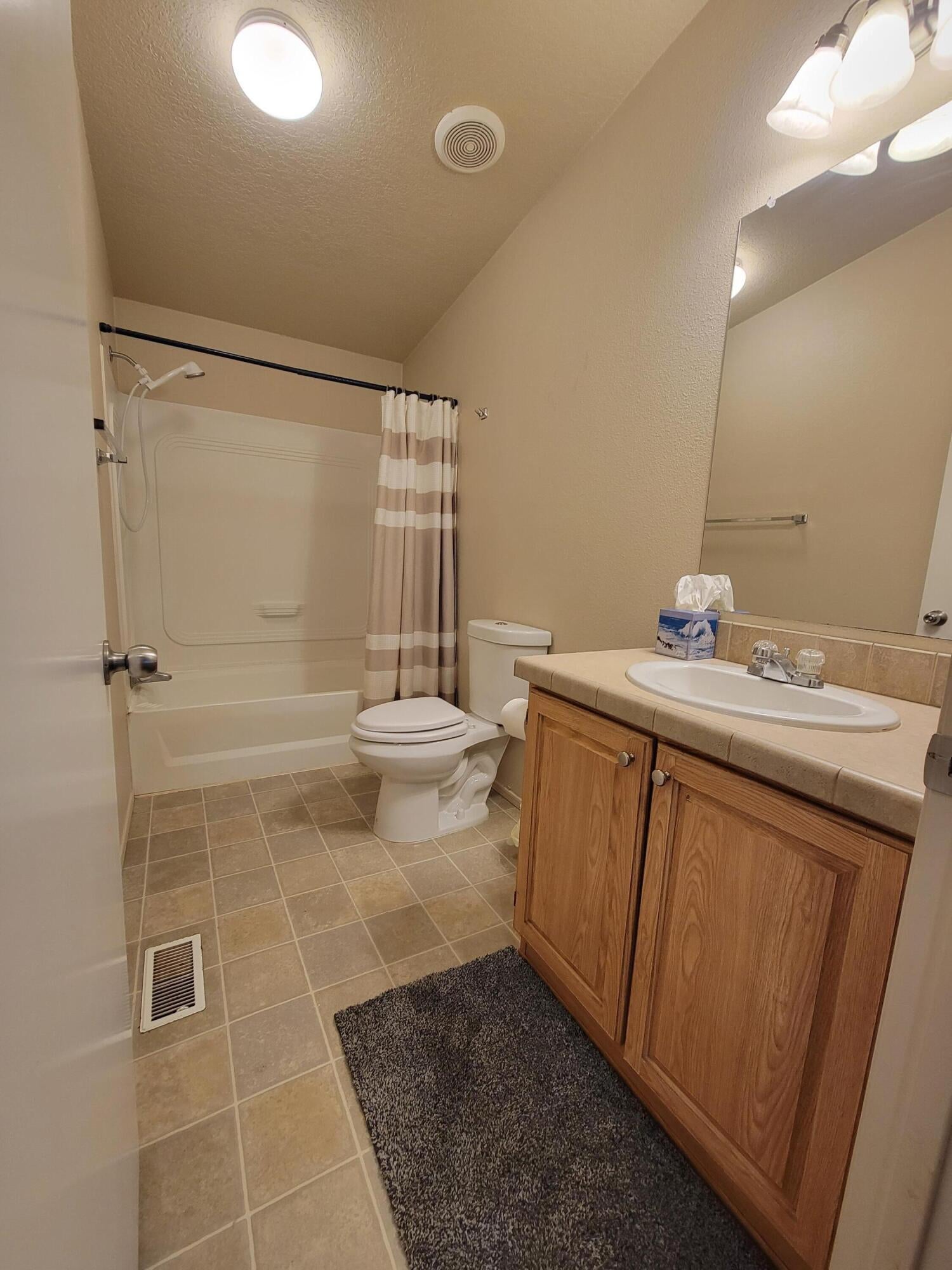 447 Fee Street Butte Falls, OR 97522 - Photo 12 of 16 Hall bathroom.