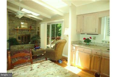 723 Petersburg Road Davidsonville, MD 21035 - Photo 3 of 30 Family Room/kitchen combo