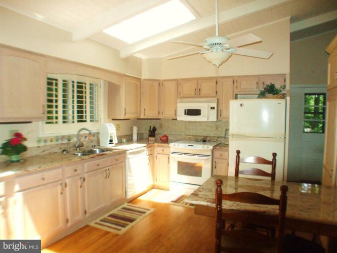 723 Petersburg Road Davidsonville, MD 21035 - Photo 4 of 30 Kitchen