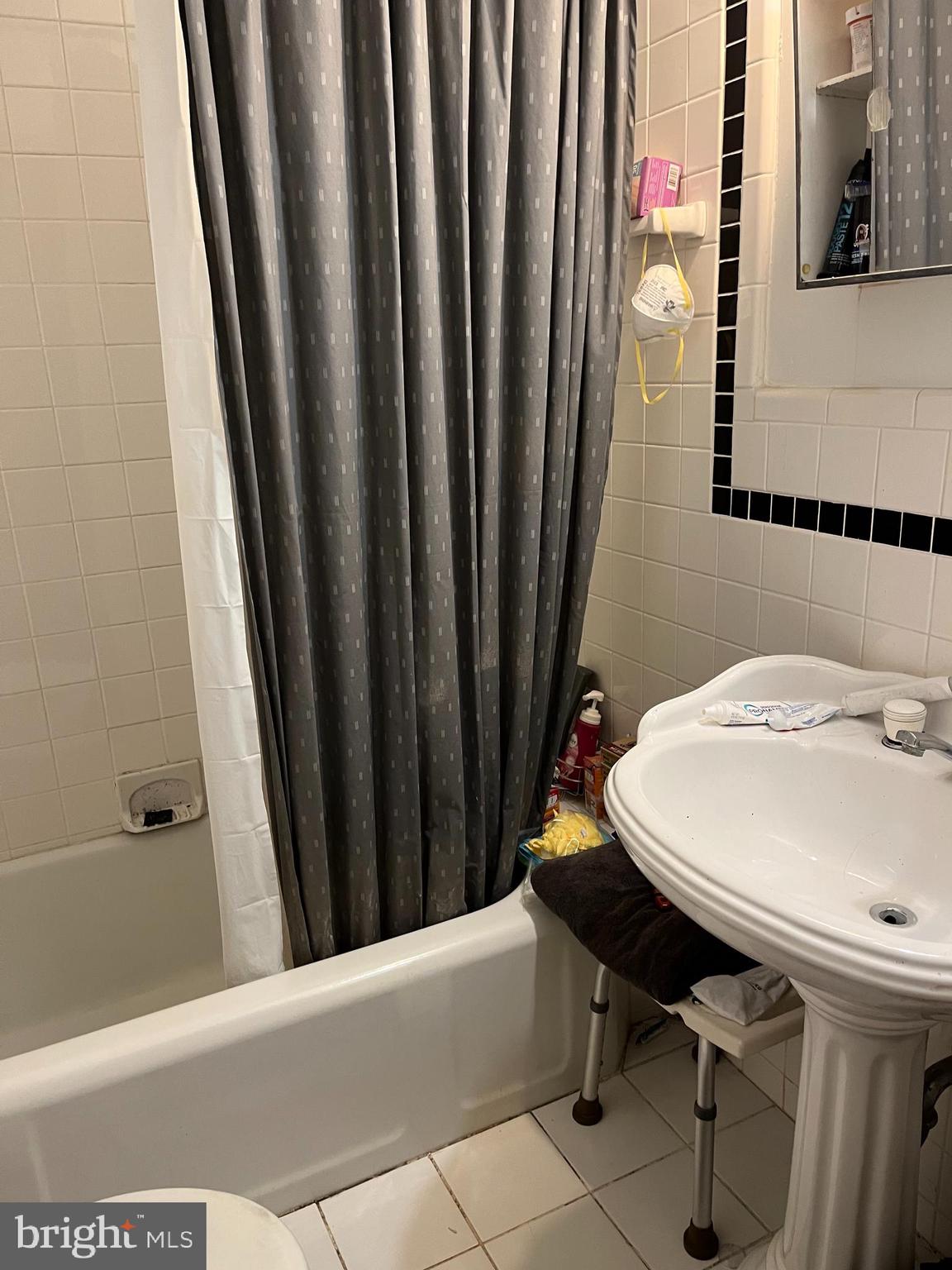 1324 Locust Street, Unit 325 Philadelphia, PA 19107 - Photo 3 of 10