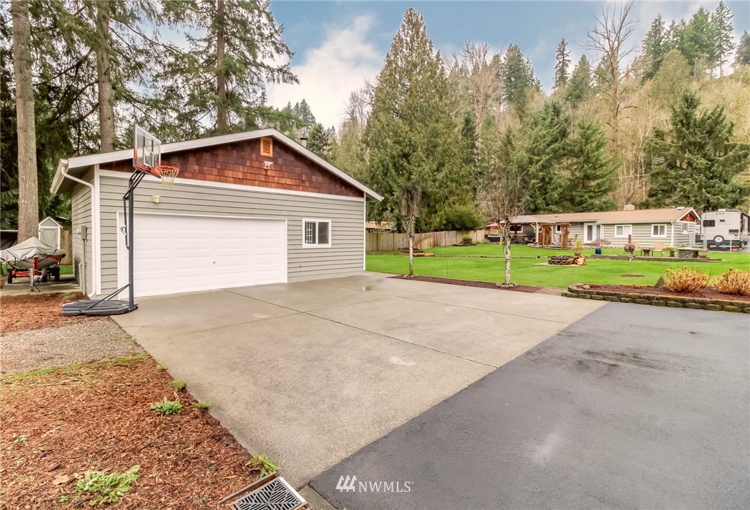 17021 Southeast Jones Road Renton, WA 98058 - Photo 21 of 27 a view of garage and yard